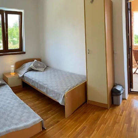 Semesterbostad Walled / Gated Stone Villa In Own Grounds With Swimming Pool And Large Garden.