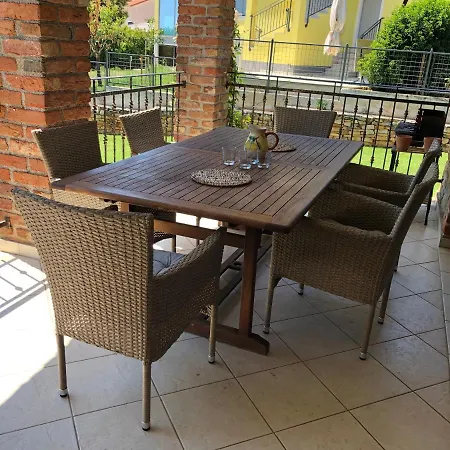 Walled / Gated Stone Villa In Own Grounds With Swimming Pool And Large Garden. * Kaštelir