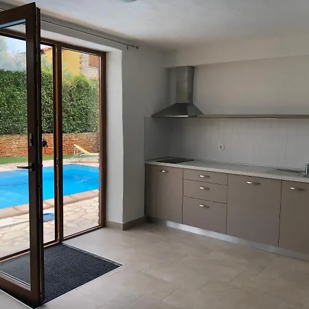 Сasa de vacaciones Walled / Gated Stone Villa In Own Grounds With Swimming Pool And Large Garden.