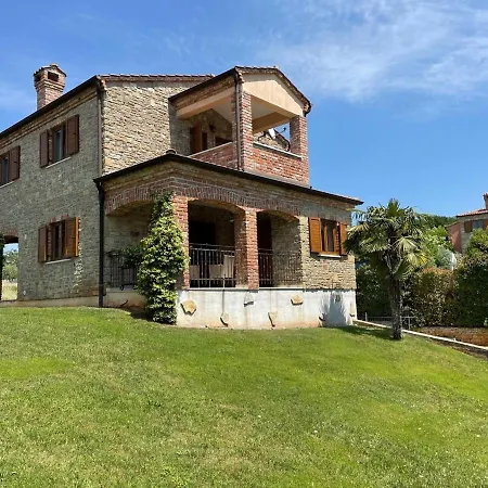 Сasa de vacaciones Walled / Gated Stone Villa In Own Grounds With Swimming Pool And Large Garden. Kaštelir