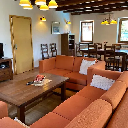 Walled / Gated Stone Villa In Own Grounds With Swimming Pool And Large Garden. Kaštelir