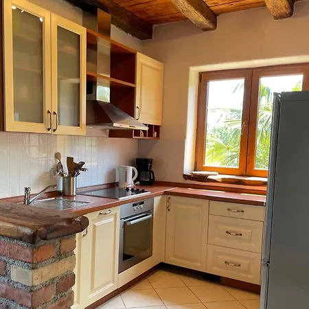 Walled / Gated Stone Villa In Own Grounds With Swimming Pool And Large Garden. Сasa de vacaciones *
