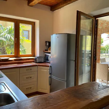 Walled / Gated Stone Villa In Own Grounds With Swimming Pool And Large Garden. Сasa de vacaciones