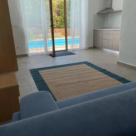 Walled / Gated Stone Villa In Own Grounds With Swimming Pool And Large Garden. Kaštelir