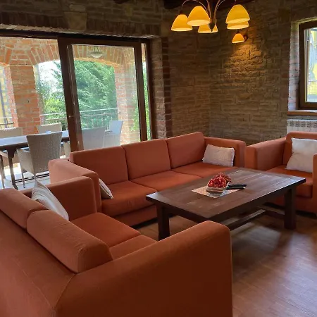 Walled / Gated Stone Villa In Own Grounds With Swimming Pool And Large Garden. Сasa de vacaciones
