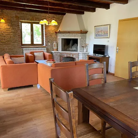 Walled / Gated Stone Villa In Own Grounds With Swimming Pool And Large Garden. * Kaštelir