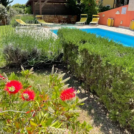 Сasa de vacaciones Walled / Gated Stone Villa In Own Grounds With Swimming Pool And Large Garden. *