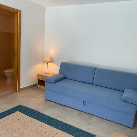 Сasa de vacaciones Walled / Gated Stone Villa In Own Grounds With Swimming Pool And Large Garden. *